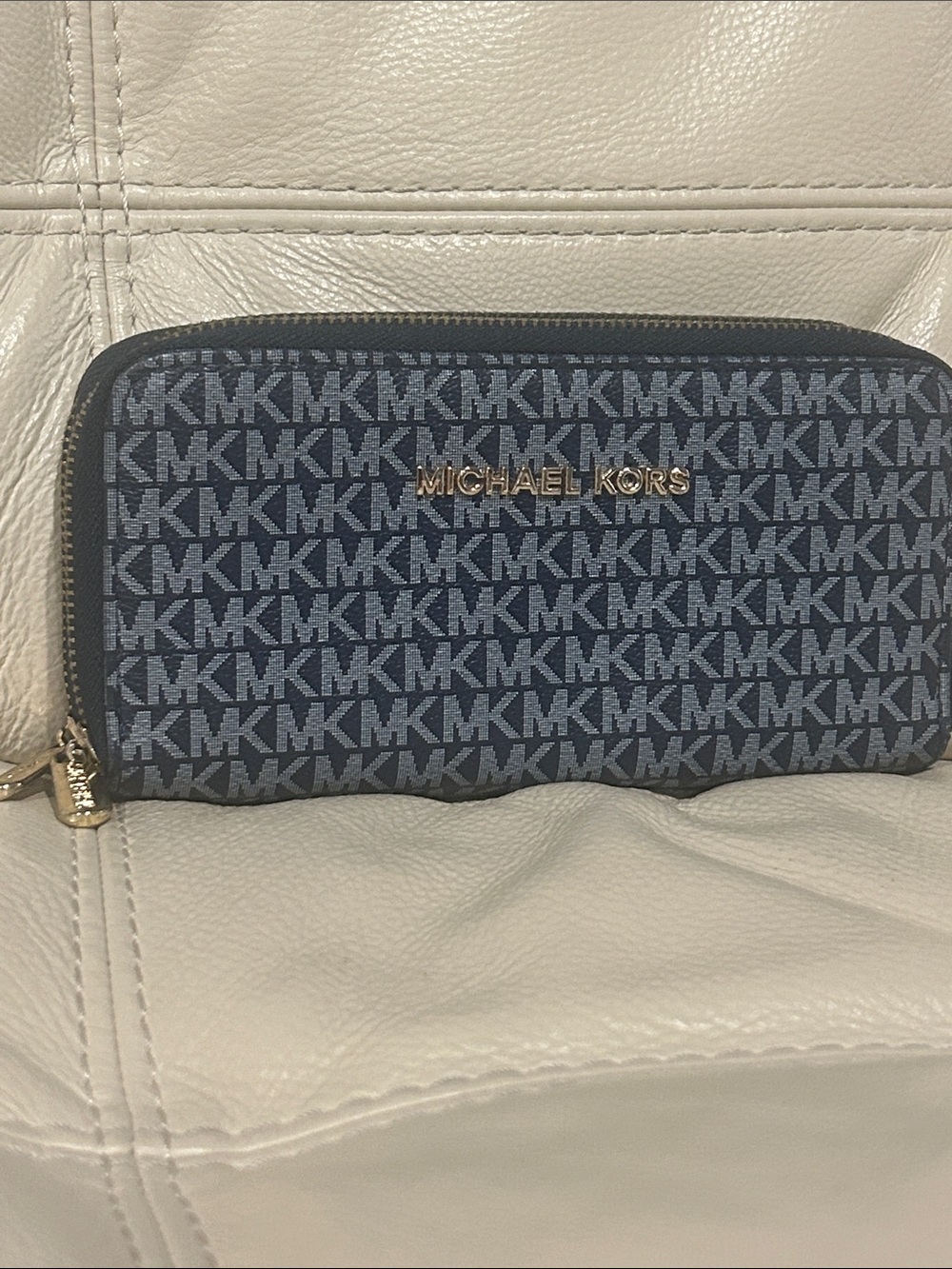 Michael Kors Jet Set Long Multi Functional Navy Signature Zip Wallet